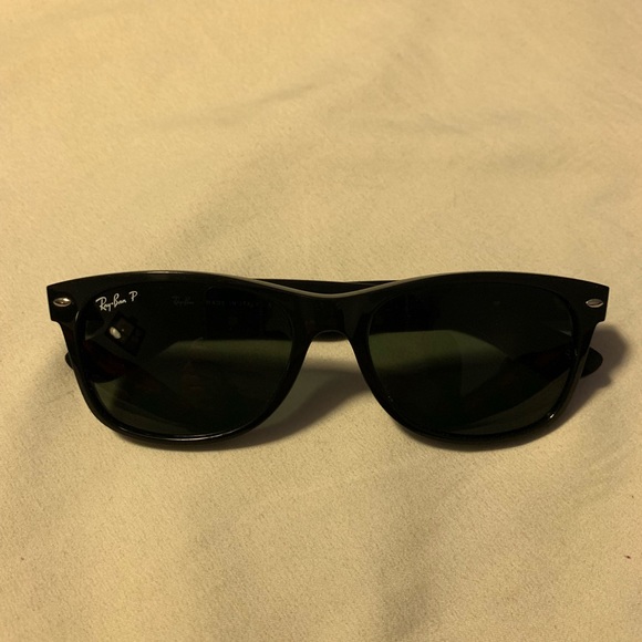 Authentic Ray-Ban wayfarer polarized sunglasses - Picture 4 of 7